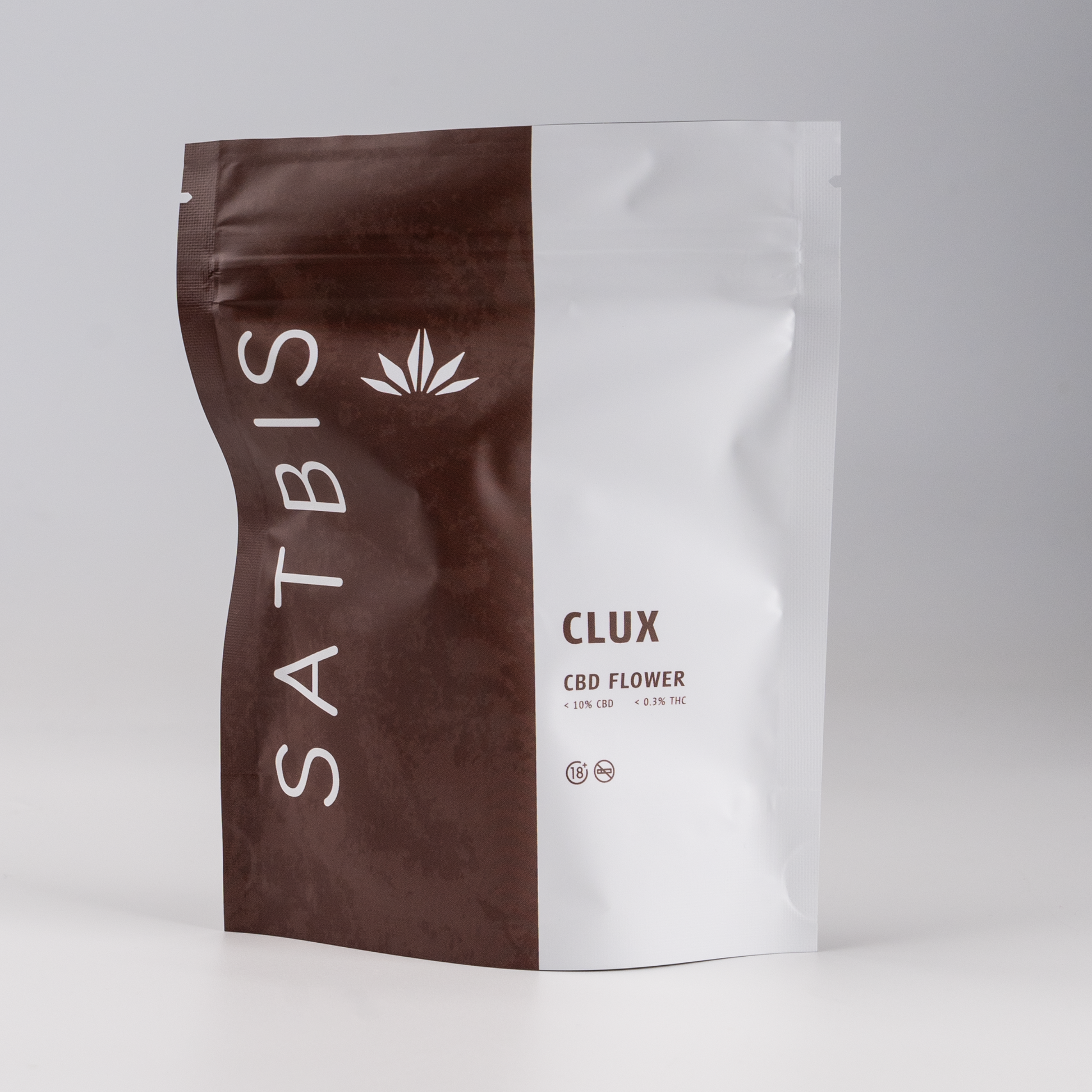 A flor de cbd Clux da Satbis apresenta flores duras, compactas e ricas em terpenos e canabinoides. 